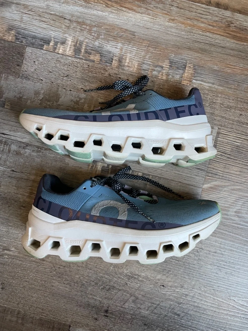 On Cloudmonster Sneakers Running Women’s size 9 in Dust Vapor - Picture 5 of 15